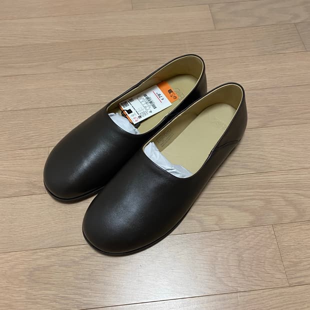 자라 x 카사 조세핀 레더 플랫슈즈 42
