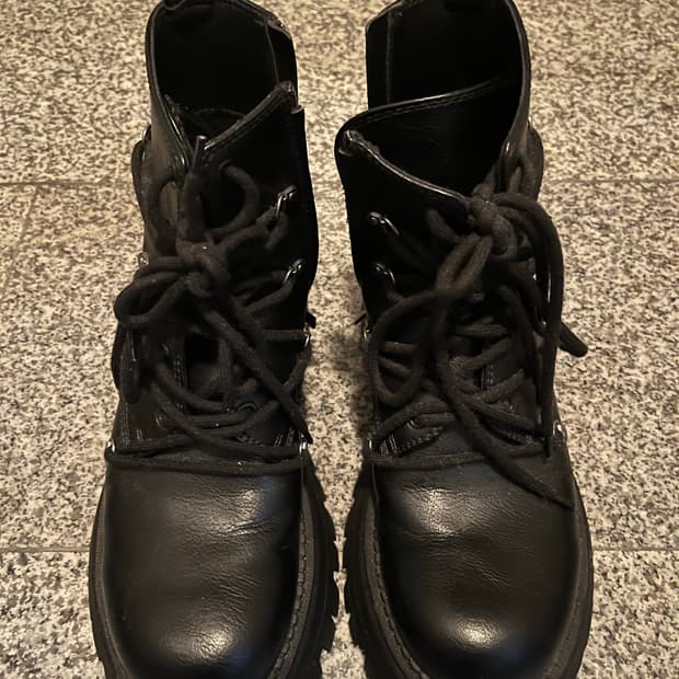 자라 볼륨 레이스업 부츠 42