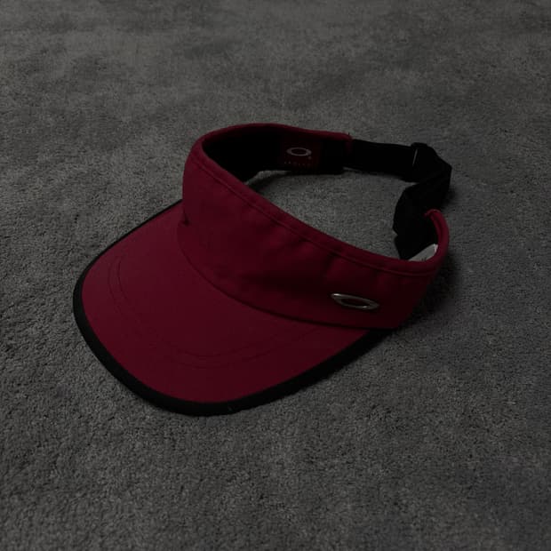 Vintage " Oakley " metal logo cap