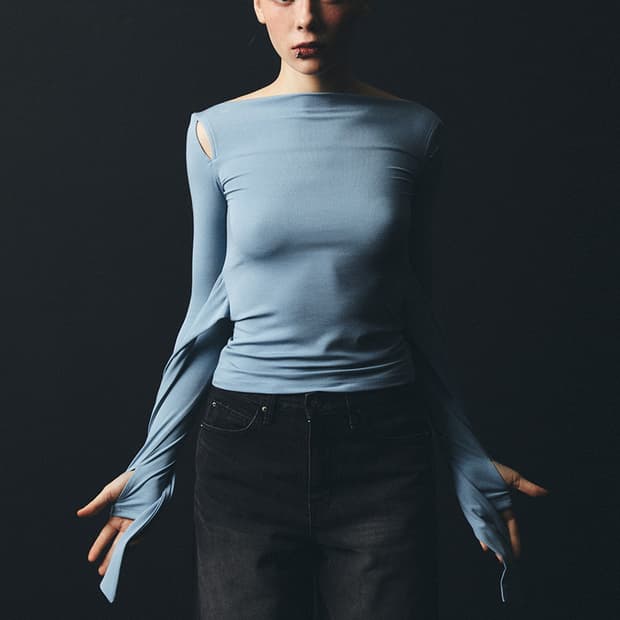 하프데빌어스 벨티드 컷 아웃 티셔츠
새상품