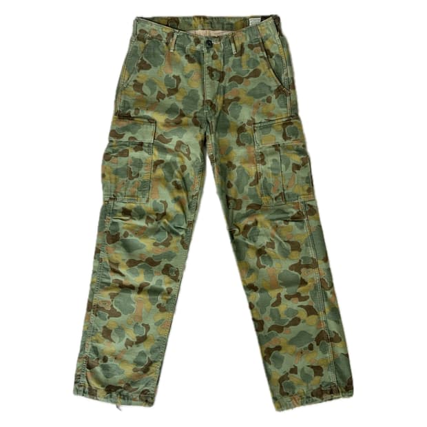 오어슬로우 x 빔즈 덕 카모 백사틴 카고 팬츠