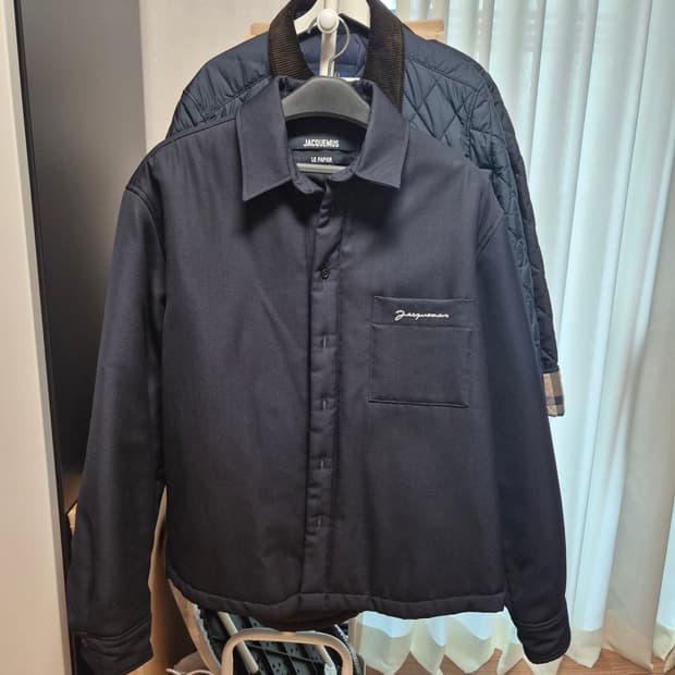 자크뮈스 라 블랑제 슈미즈 (패딩셔츠) 네이비 46