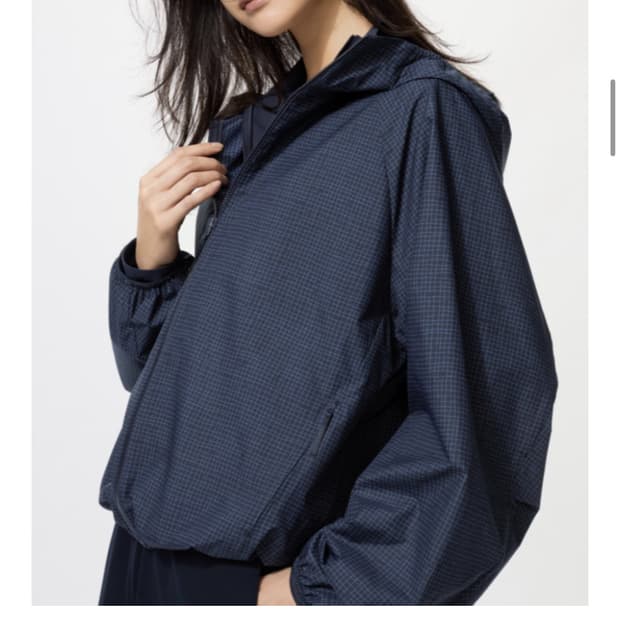 유니클로 포켓터블 uv 프로텍션 파카 네이비 패턴