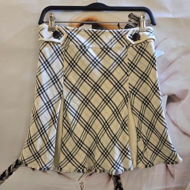 BURBERRY 버버리 아이보리 노바체크 미니스커트💯