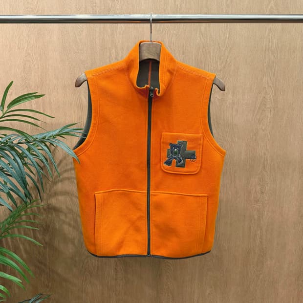 까스텔바작 스포츠 리버시블 플리스 베스트 로고 자수 디테일 오렌지 카키