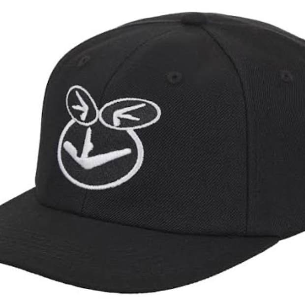 에이펙스 트윈 x 슈프림 스냅백 