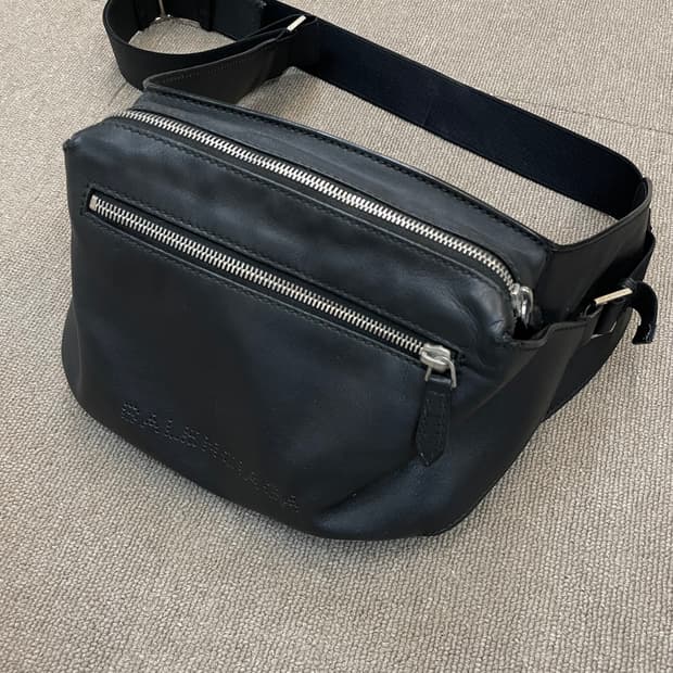 BALENCIAGA 발렌시아가 레더 벨트 바디백 