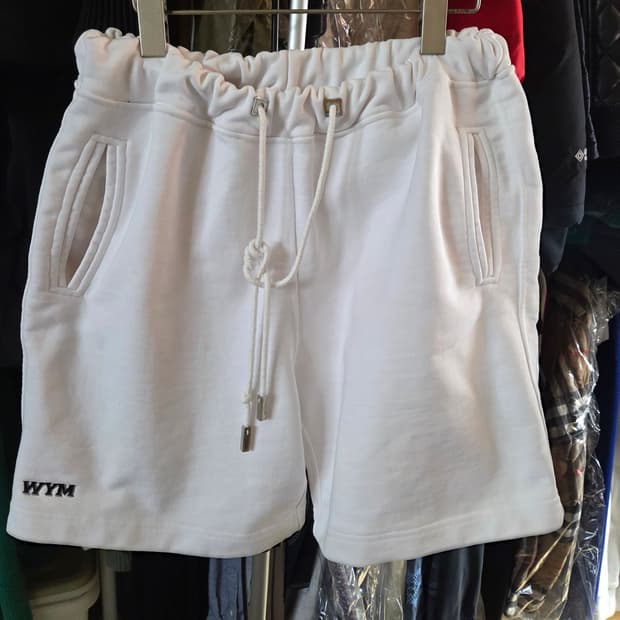 우영미 화이트 반바지