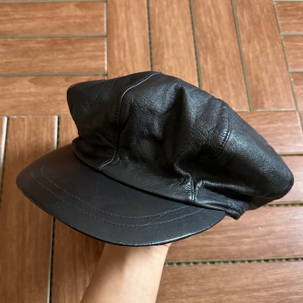Vintage cow leather newsboy cap