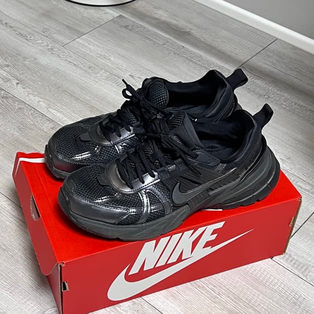 나이키 V2K 런 265 블랙 앤트럴사이트 거의 새것