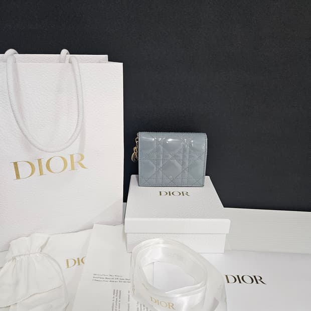 디올 레이디 까나쥬 반지갑(상태좋음 영수증포함 풀구성)