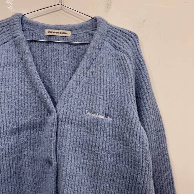 SOMEWHERE BUTTER 부클 버튼 브이넥 가디건