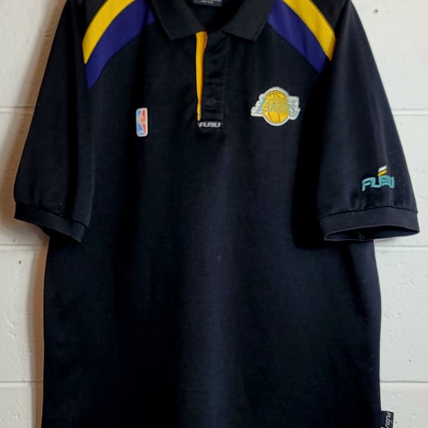 푸부(FUBU) x NBA LA레이커스 올드스쿨 반팔 PK티셔츠 판매