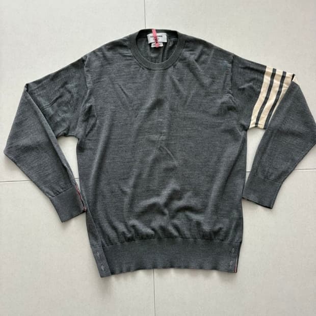 정품 톰브라운 니트 팝니다