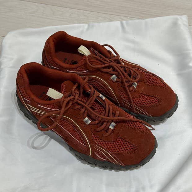 ‼️이사 처분 (1회착용) 휠라 에샤페 브릭운동화 스니커즈 240