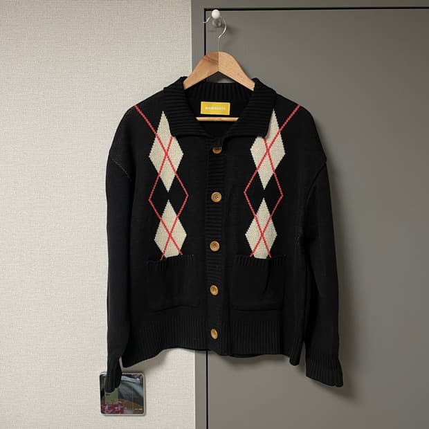 메인부스 Argyle Cardigan(BLACK)