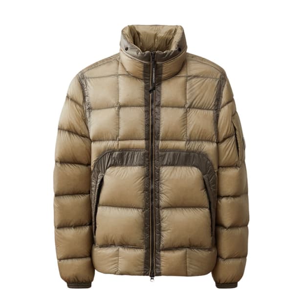 CP컴퍼니 dd쉘 24fw 패딩 구합니다 연락주세요!