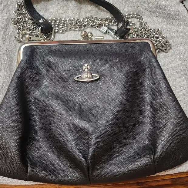 비비안웨스트우드 블랙 체인 숄더백