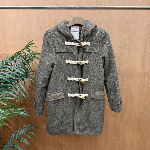 해리스 트위드 더플 코트 헤링본 패턴 로프 토글 후드 디테일 브라운