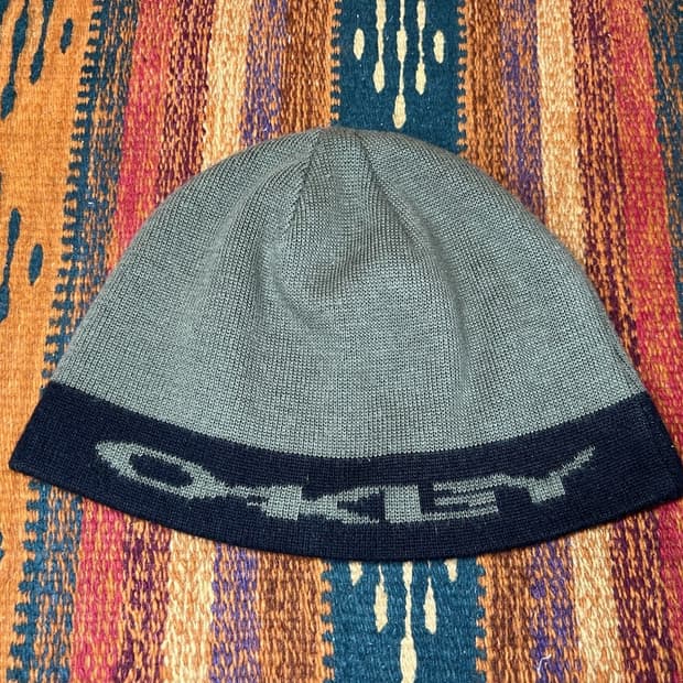 오클리 로고 니트 비니