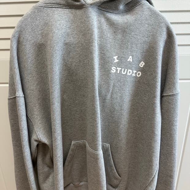 IAB 스튜디오 후드티