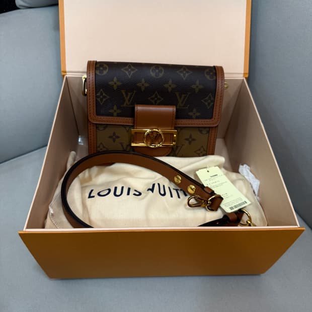 새제품 루이비통 미니 도핀 숄더백 