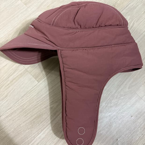  자크뮈스 라 카굴 브리치올라 퍼프 이어 플랩 햇 트루퍼햇 핑크