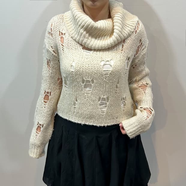 아이보리 그런지 크롭 니트
