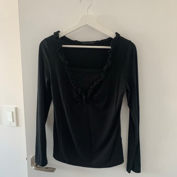 블랙 프릴 슬리브