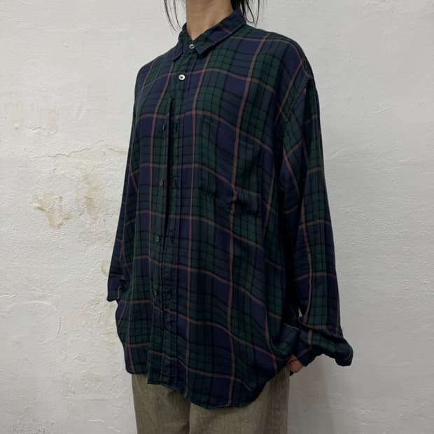 빔즈(BEAMS) 다크네이비 체크 패턴 레이온 폴리에스터 혼방 루즈 셔츠