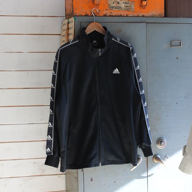 (착용컷) 아디다스 올드스쿨 트랙 자켓 (남성용 103)