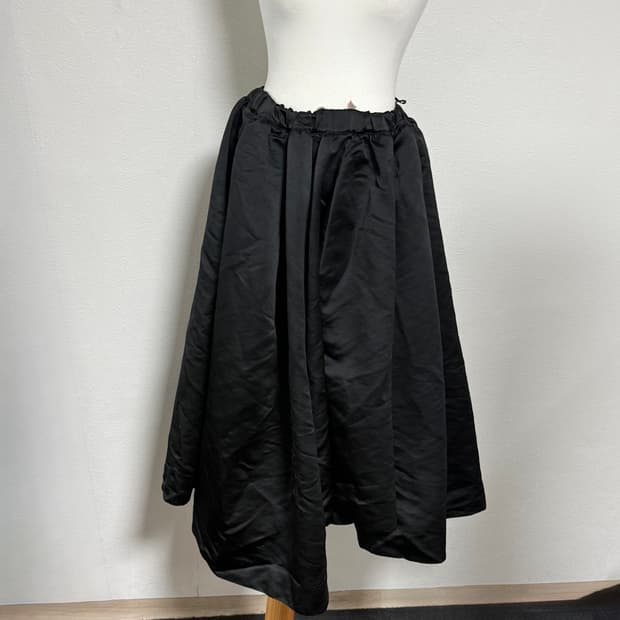 21ss 꼼데가르송 메인라인 새틴 벌룬 스커트 xs