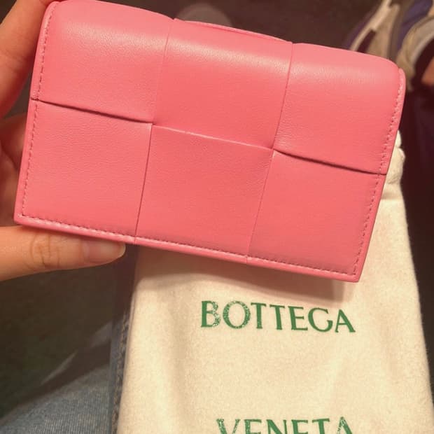 보테가베네타 카세트 핑크 지갑 백판