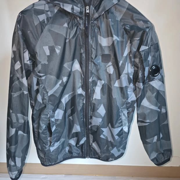 CP컴퍼니 카모 후드 바람막이