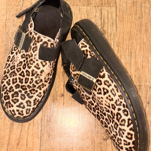 닥터마틴 레오파드 뮬