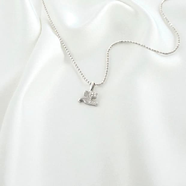 꾸레쥬 로고 목걸이