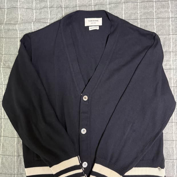 톰브라운 캐시미어 가디건 3사이즈 사용감있음