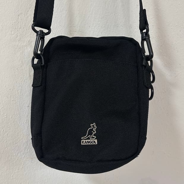 캉골 블랙 미니 크로스백 OS