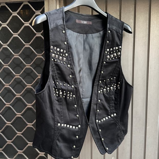 Vintage stud point vest