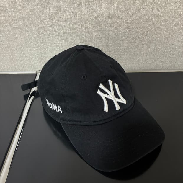 MoMA 뉴에라 볼캡 블랙