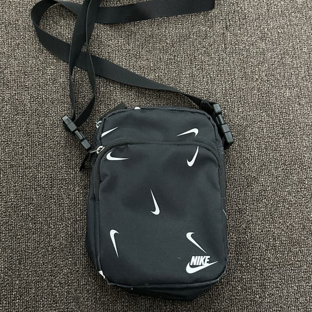 OS)나이키 빈티지 헤리티지 스우시 웨이브 크로스백