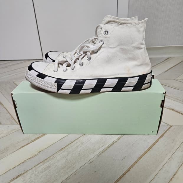 오프화이트 컨버스 척70 하이 300