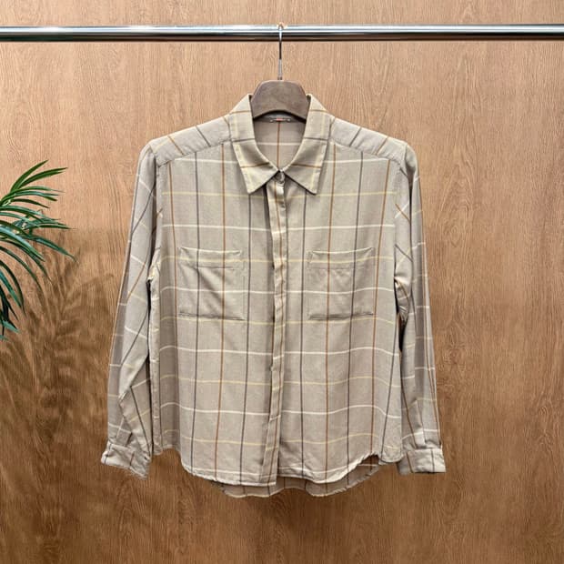 버버리 코튼 긴팔 셔츠 클래식 체크 패턴 더블 포켓 버튼 디테일 베이지