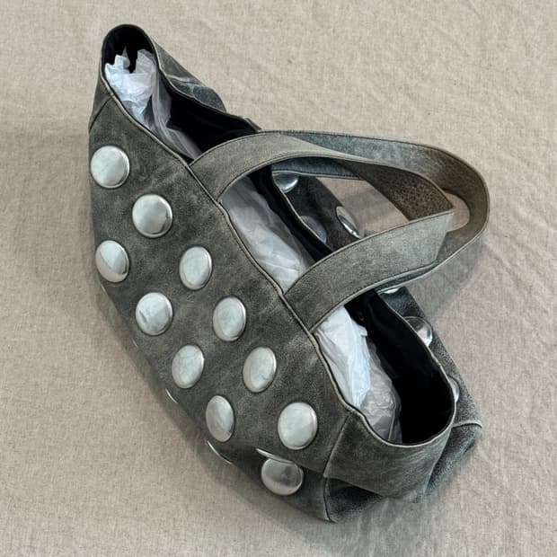 꼼데가르송 메탈 도트 레더 토트백