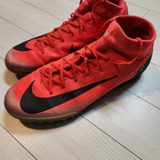 나이키 풋살화  머큐리얼 슈퍼플라이 6 아카데미 CR7 TF 사이즈270