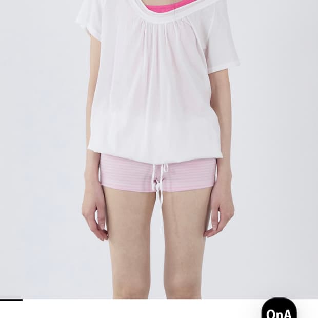 세릭 Round Drawstring Hem Top _ White