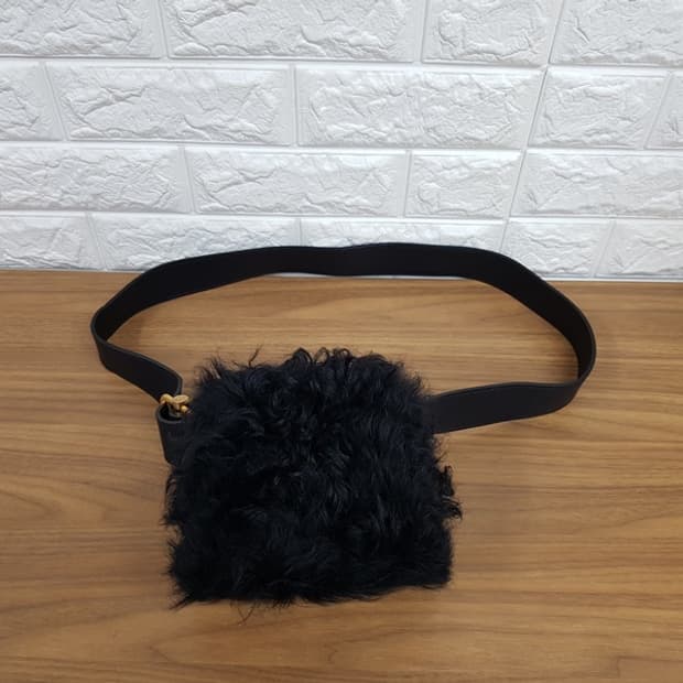 OSOI 오소이 미니 브로트백 (양모 퍼 숄더백 &크로스백)