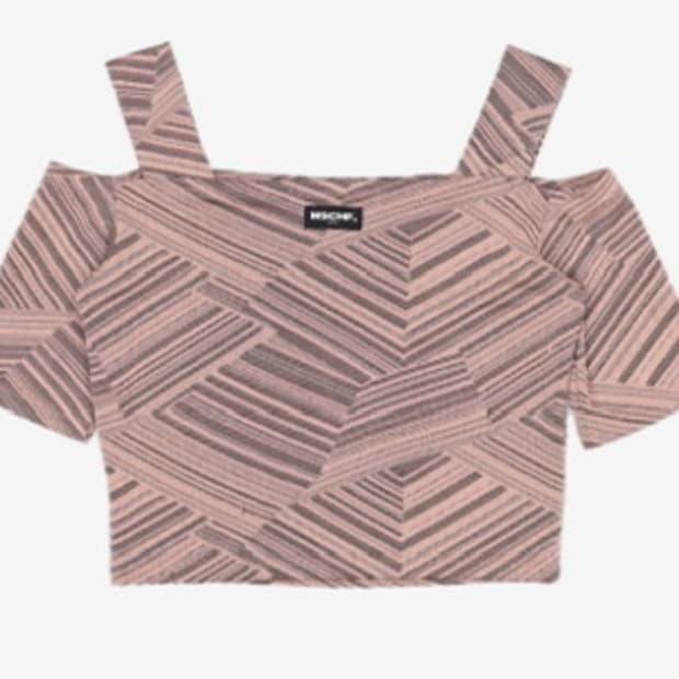 미스치프 오프숄더 티셔츠