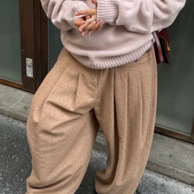 에토스 라운디드 턱 트라우저 L