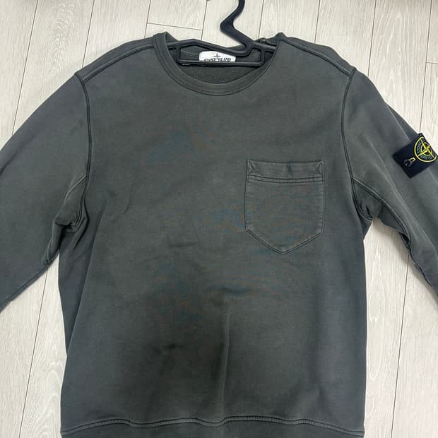 스톤아일랜드 카키 맨투맨